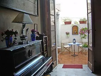 فندق مبيت وإفطار Dimora Muzio And Restaurant غالّيبولي