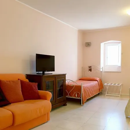 فندق مبيت وإفطار Dimora Muzio And Restaurant غالّيبولي