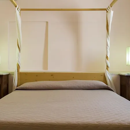 Dimora Muzio And Restaurant 3* غالّيبولي