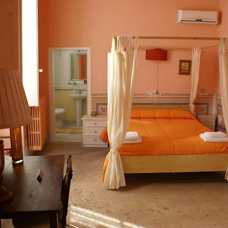 Dimora Muzio And Restaurant فندق مبيت وإفطار غالّيبولي